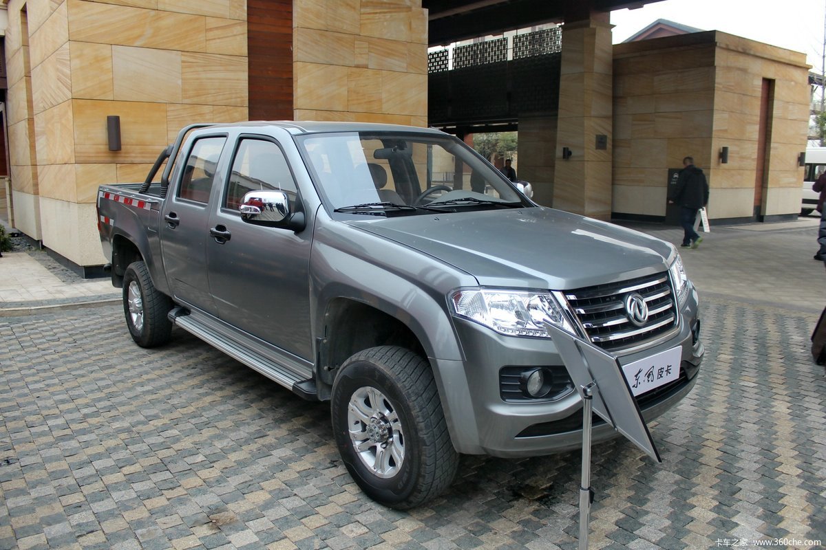 东风 东风皮卡 东风p68-381旗舰版 2.8l柴油 四驱 双排皮卡 外观