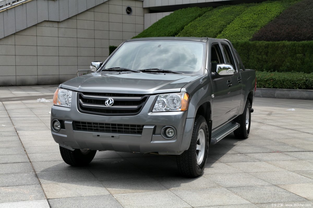 东风 东风皮卡 东风p66-221精英型 2.4l柴油 两驱 双排皮卡 外观