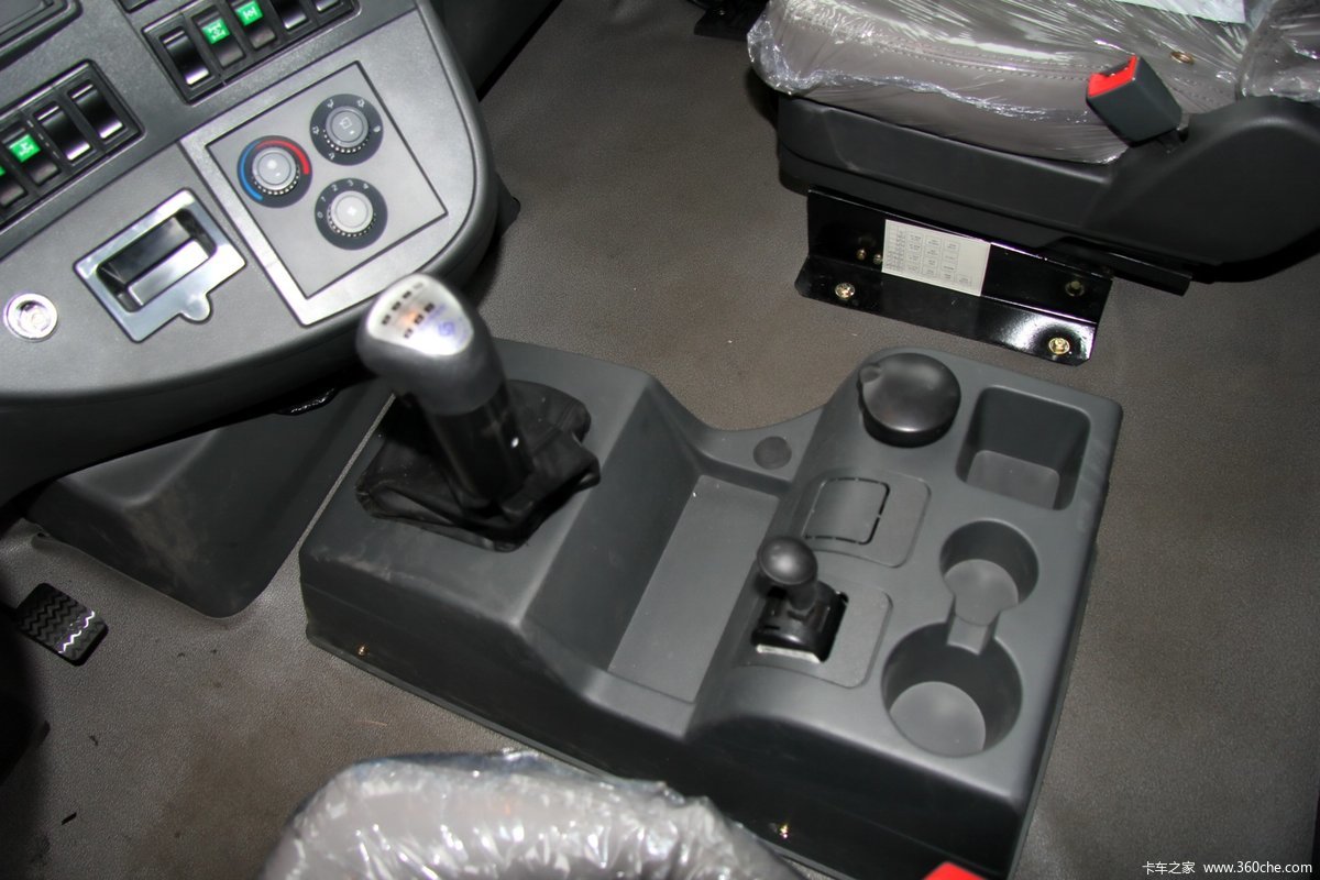 【图】一汽柳特 新安捷(l5r)重卡 350马力 6x4 lng长头牵引车(ca4253n