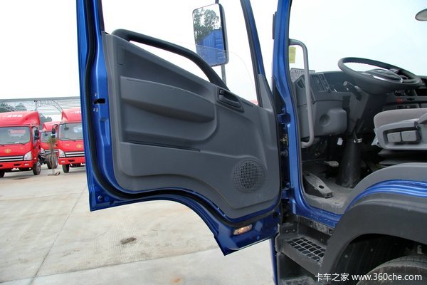 6米排半廂式載貨車(eq5160xxylz4d)駕駛室圖片