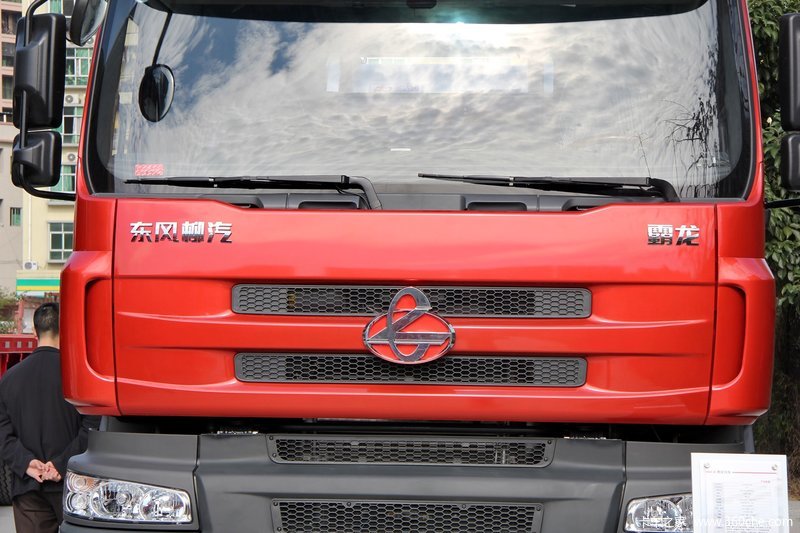 【图】东风柳汽 乘龙m5重卡 375马力 6x4 lng牵引车(lz4250m5db)_实拍