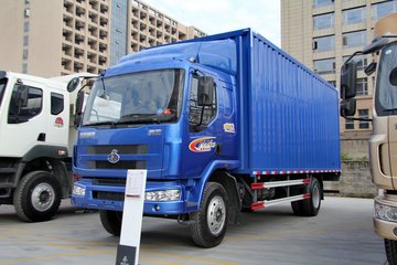 东风柳汽 乘龙M3中卡 160马力 4X2 6.8米厢式载货车(LZ5121XXYRAPA)