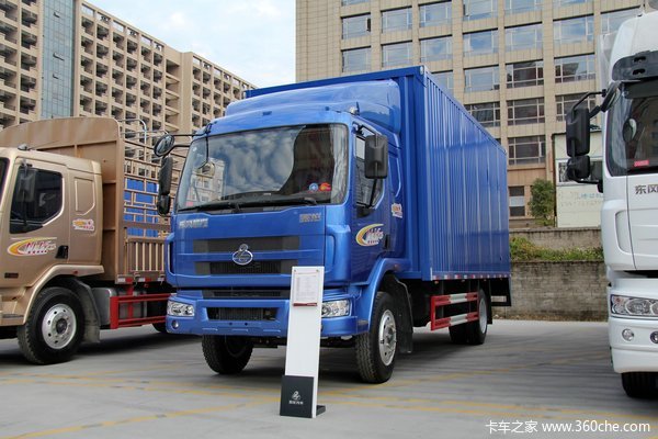 东风柳汽 乘龙M3中卡 140马力 4X2 6.2米厢式载货车(LZ5121XXYRAPA)