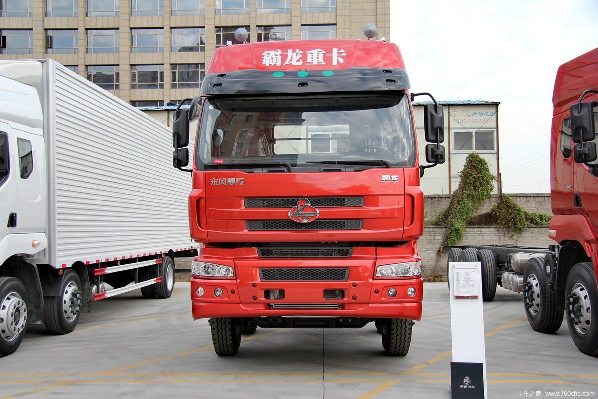东风柳汽 乘龙M5 245马力 6X2 9.6米仓栅式载货车