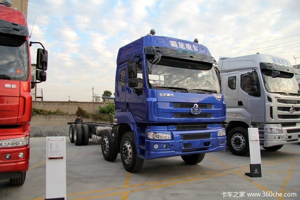 东风柳汽 乘龙M5重卡 320马力 8X4 9.6米排半仓栅式载货车底盘(LZ5311CCYM5FA)