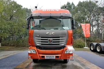 联合卡车 U245重卡 245马力 6X2 9.6米厢式载货车(QCC5252XXYD659)