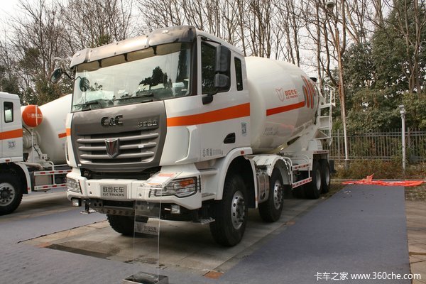 联合卡车U380 380马力 8X4 7.69方混凝土搅拌车(QCC5313GJBN666-3)
