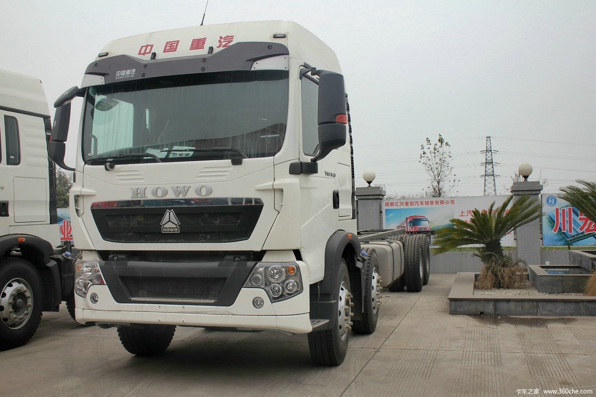 中国重汽 HOWO T5G重卡 310马力 8X4 9.5米载货车底盘(P7V746)
