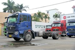 中国重汽 HOWO T5G中卡 180马力 4X2 6.5米排半厢式载货车底盘(ZZ1167H501GD1)