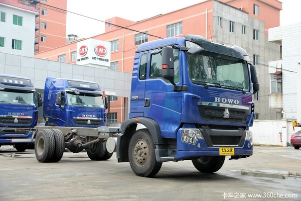 中国重汽 HOWO T5G中卡 180马力 4X2 6.5米排半厢式载货车底盘(ZZ1167H501GD1)
