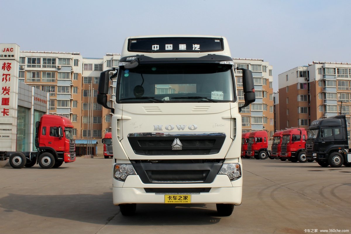 中国重汽 HOWO T7H重卡 360马力 6X2危险品牵引车(ZZ4257V25CHD1W)(高顶)