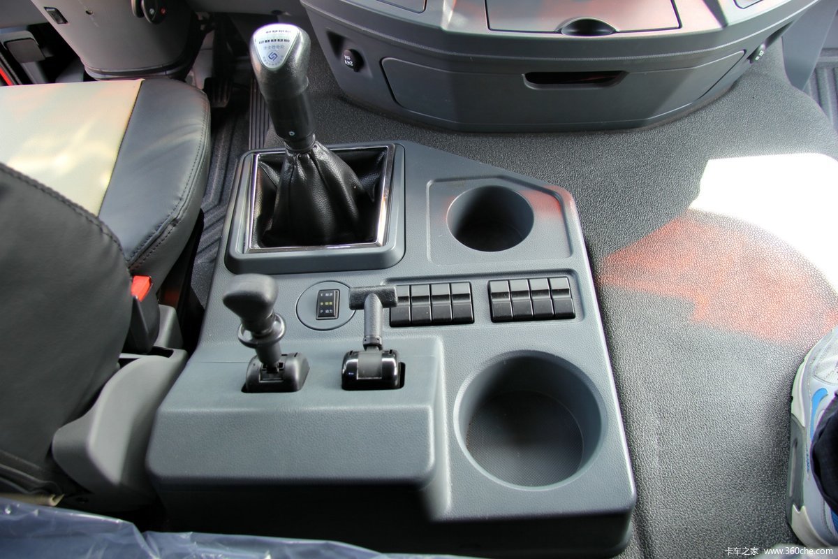 汉风g7 徐工 汉风重卡 420马力 6x4牵引车(nxg4250d4wc) 驾驶室