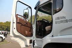 中国重汽 斯太尔D7B重卡 340马力 6X4 LNG牵引车(ZZ4253N3841E1L)
