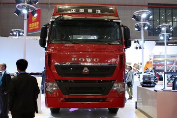 中国重汽 HOWO T7H重卡 360马力 6X2危险品牵引车(ZZ4257V323HD1W)(高顶)