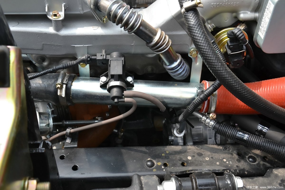 【图】跃进 超越c300-33 125马力 3308轴距单排轻卡底盘(索菲姆发动机