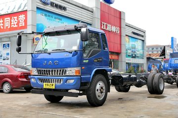 江淮 骏铃E7 154马力 4X2 6.8米排半载货车底盘(HFC5160XXYP81K1E1) 卡车图片