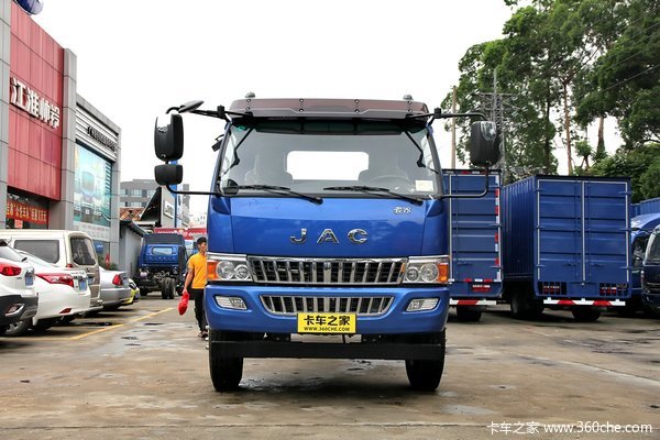 江淮 骏铃E7中卡 160马力 4X2 6.8米排半栏板载货车(HFC1130P81K3E1)