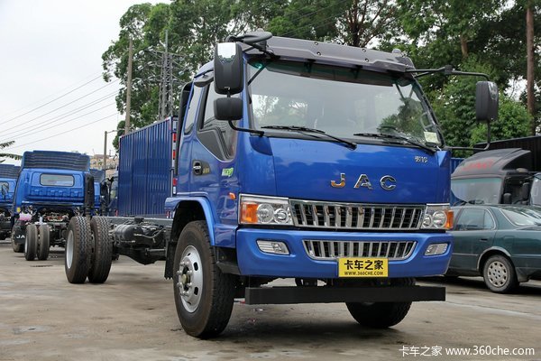 江淮 骏铃E7 124马力 4X2 6.2米栏板载货车(HFC1120P91K1D3)