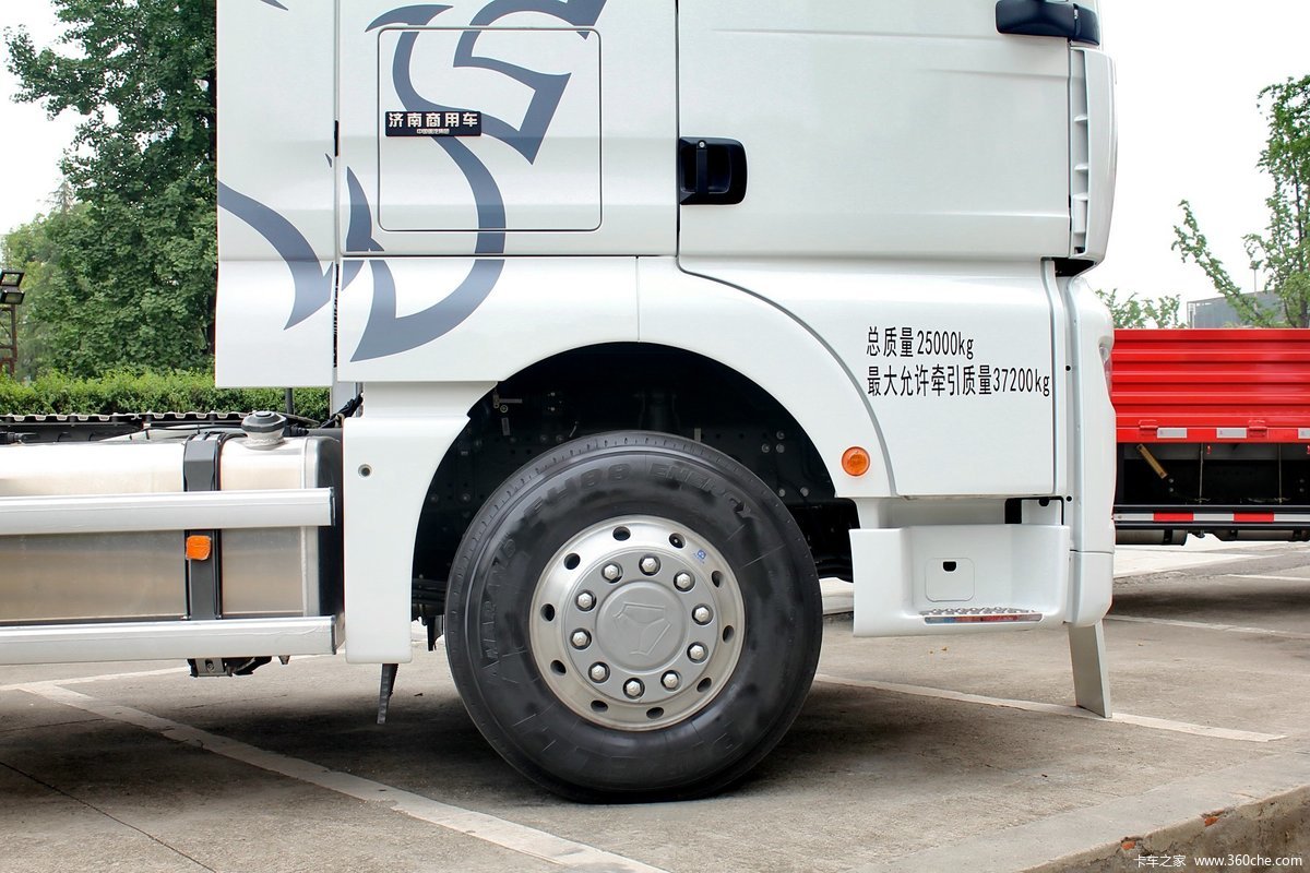 汕德卡sitrak c7h重卡 440马力 6x2r牵引车(zz4256v323hd1)(白色)