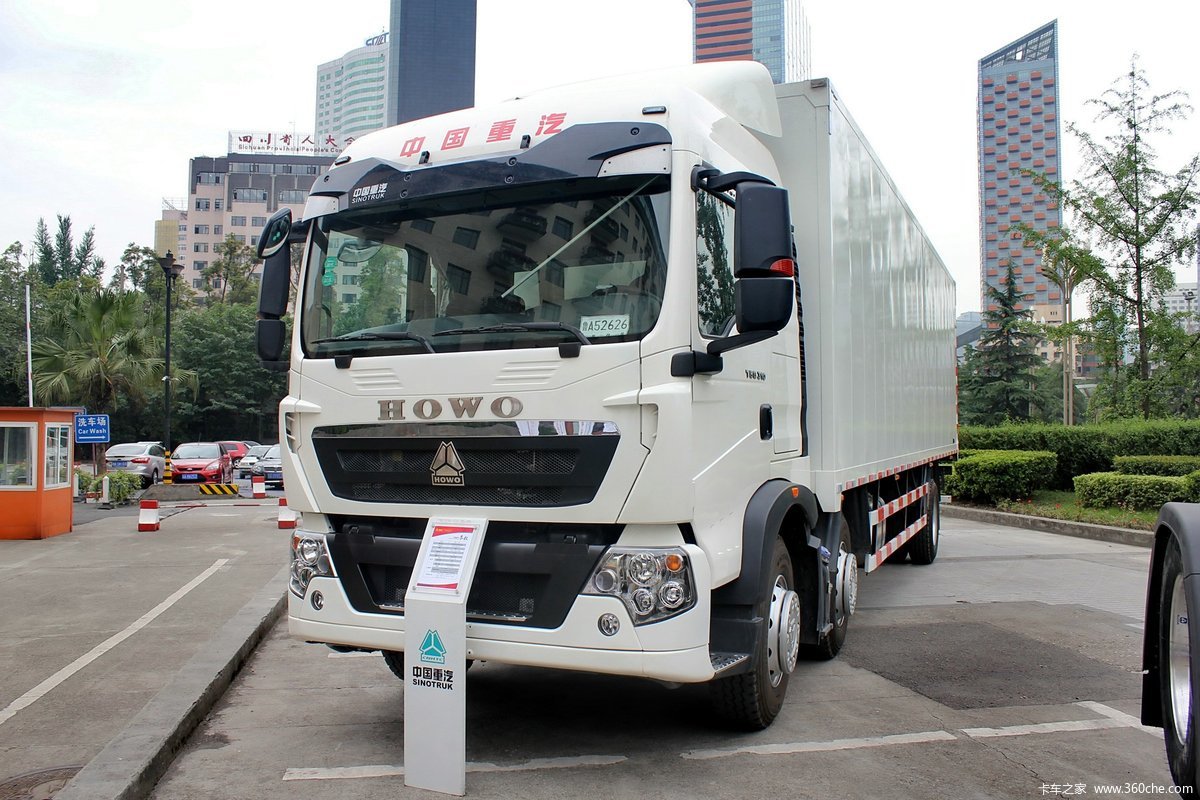 中国重汽 HOWO T5G重卡 310马力 6X2 9.52米厢式载货车