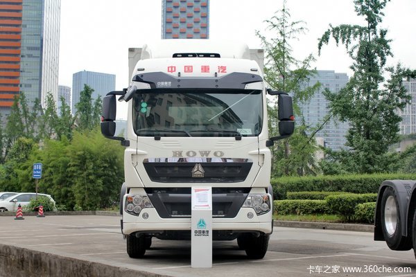 中国重汽 HOWO T5G中卡 180马力 4X2 7.92米厢式载货车(ZZ5167XXYK561GE1)
