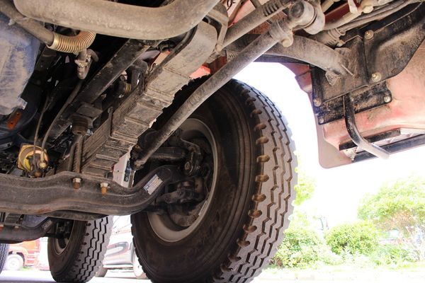 陕汽重卡 德龙新m3000 245马力 6x2 9.