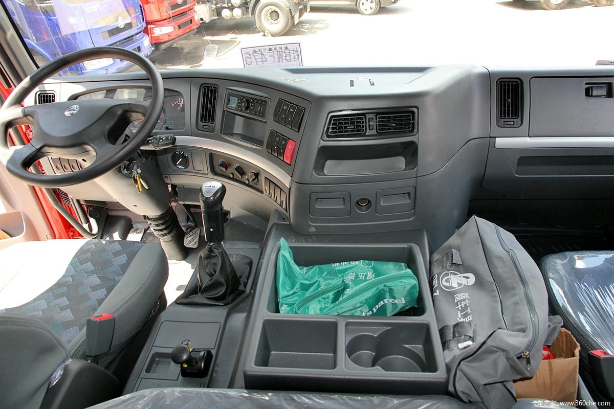 【图】东风柳汽 乘龙m5 240马力 6x2 9.