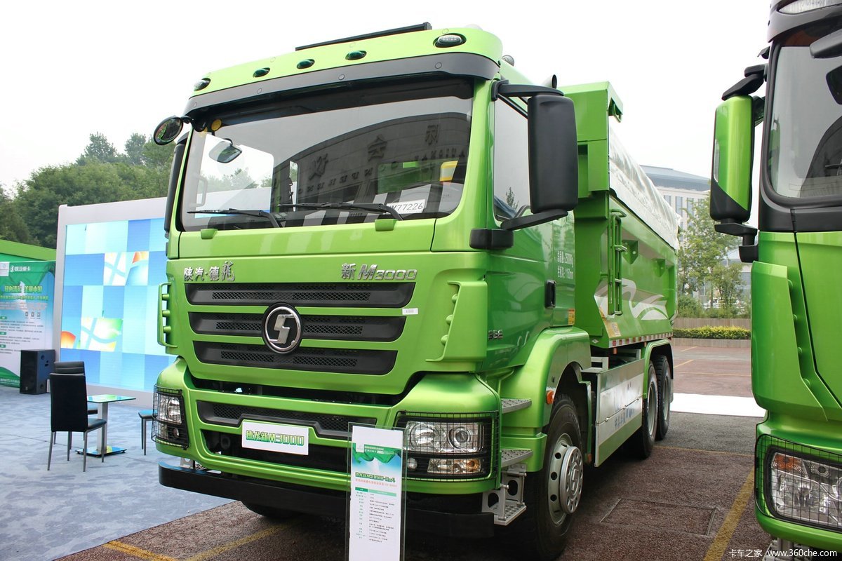 陕汽重卡 德龙新M3000 336马力 6X4 柴油/LNG 5.6米新型渣土车