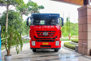 上汽红岩 杰狮M100重卡 380马力 6X4 LNG牵引车(后桥:H6A)(平顶)(CQ4256HTG384T)