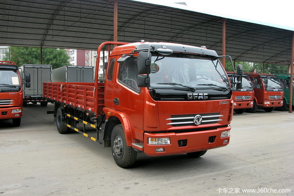 东风 多利卡D8 150马力 4X2 5.6米单排栏板载货车(DFA1090S13D4)