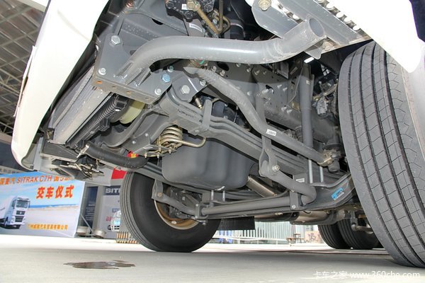 中国重汽 汕德卡sitrak c7h重卡 440马力 6x4牵引车(带缓速器)底盘图