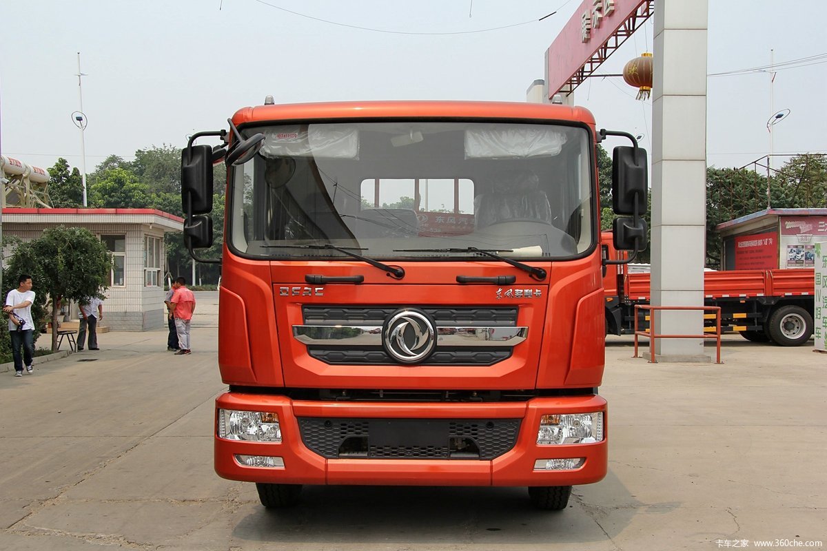 东风 多利卡D9中卡 170马力 4X2 6.8米厢式载货车(速比4.875)