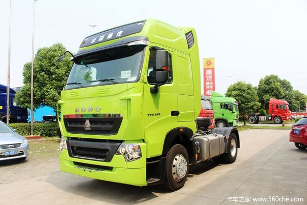 中国重汽 HOWO T7H重卡 400马力 4X2危险品牵引车(ZZ4187V361HE1W)