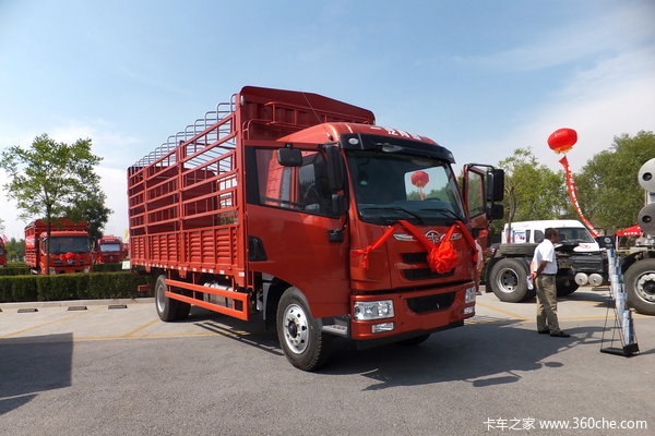 青岛解放 龙V中卡 164马力 4X2 6.75米仓栅式载货车(一汽6挡)(CA1168PK2L2E4A80)
