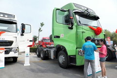 中国重汽 HOWO T7H重卡 440马力 6X2牵引车(绿色后提升桥)(ZZ4257V323HD1)