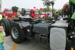 中国重汽 HOWO T7H重卡 440马力 6X2牵引车(绿色后提升桥)(ZZ4257V323HD1)