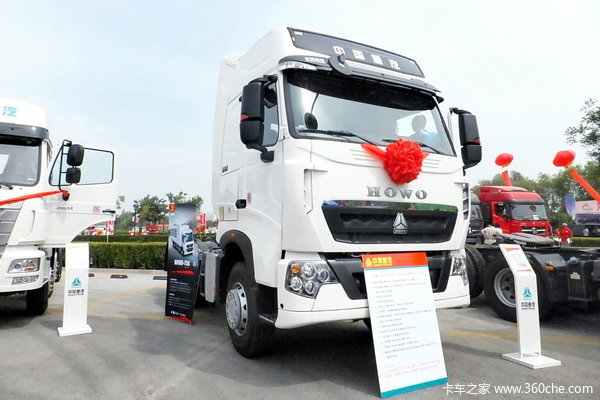 中国重汽 HOWO T7H重卡 440马力 6X4牵引车(白色)(ZZ4257V324HD1B)