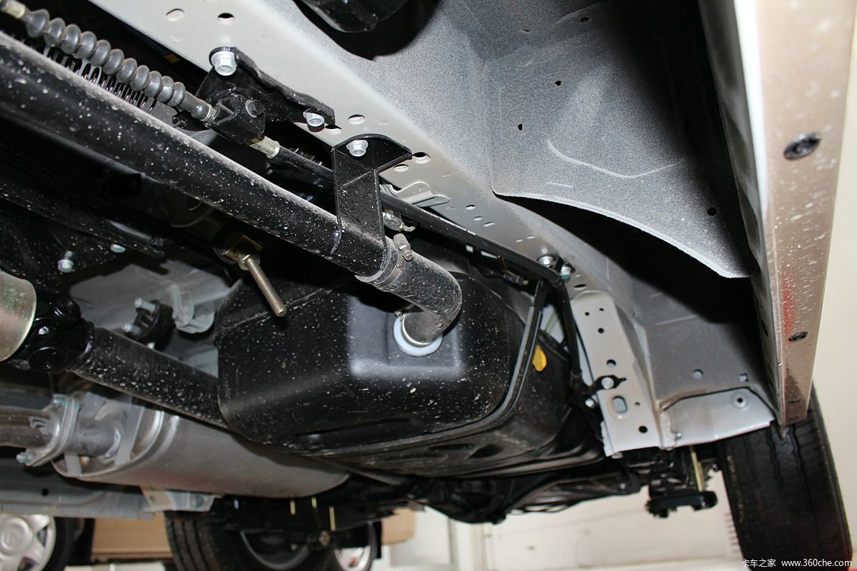 福田商务车 风景g7 福田商务车 风景g7 95马力 高顶封闭厢式货车 底盘