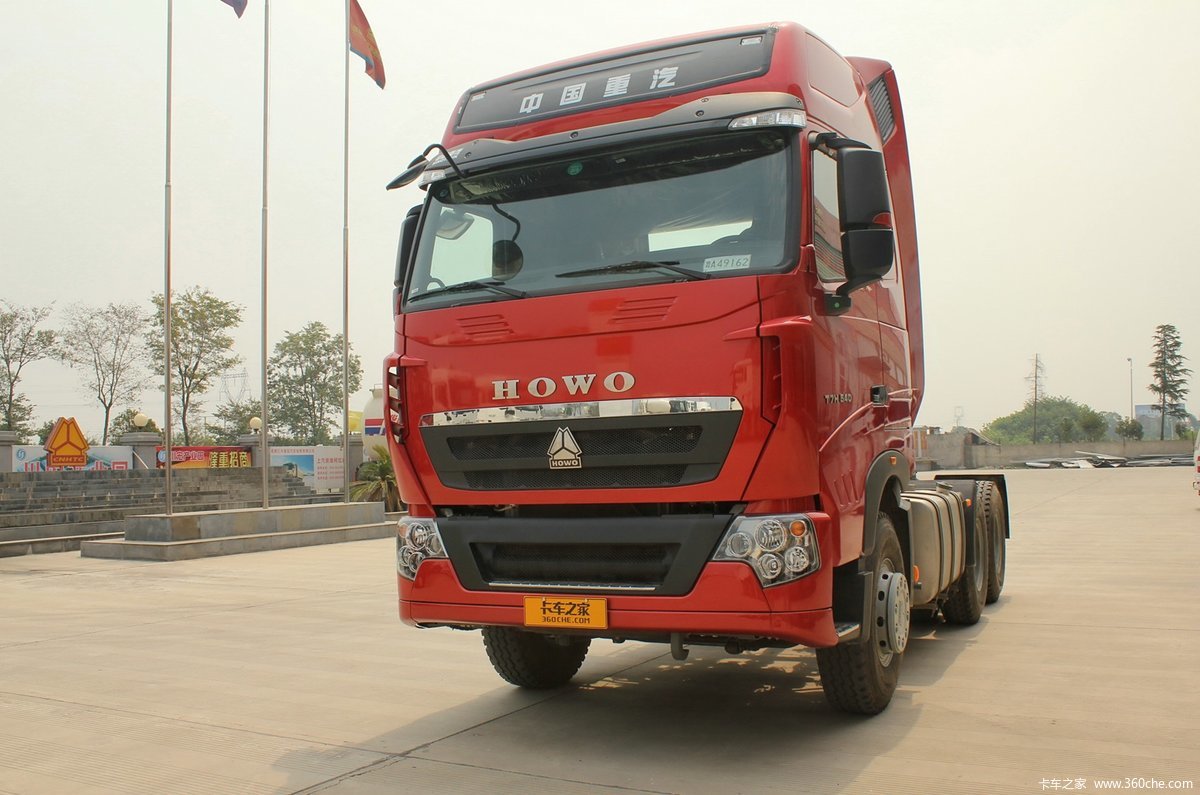 中国重汽 HOWO T7H重卡 400马力 6X4危险品牵引车