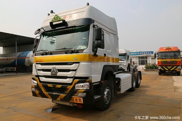 中国重汽 HOWO重卡 380马力 6X4 CNG牵引车(天然气运输车)(ZZ4257N3847E1CB)