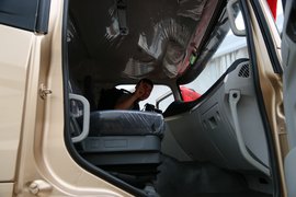 T8 扫路车驾驶室                                               图片