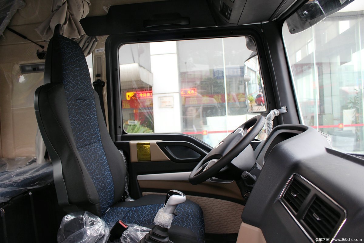 重汽 howo t5g重卡 280马力 6x2载货车底盘(zz1207n56cgd1) 驾驶室