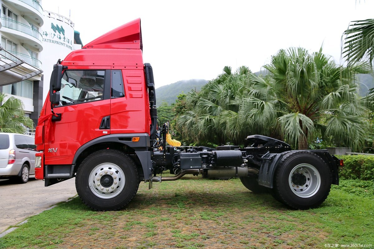 【图】青岛解放 龙v中卡 220马力 4x2牵引车(ca4183pk2e4a80)_实拍