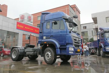 中国重汽 豪瀚J5G重卡 340马力 4X2牵引车(ZZ4185N3613D1)