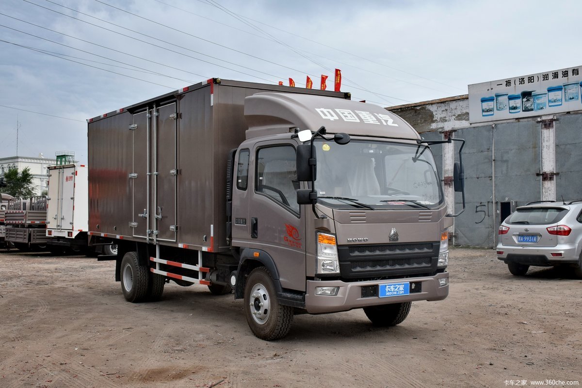 中国重汽HOWO 统帅 物流版 160马力 5.2米排半厢式载货车