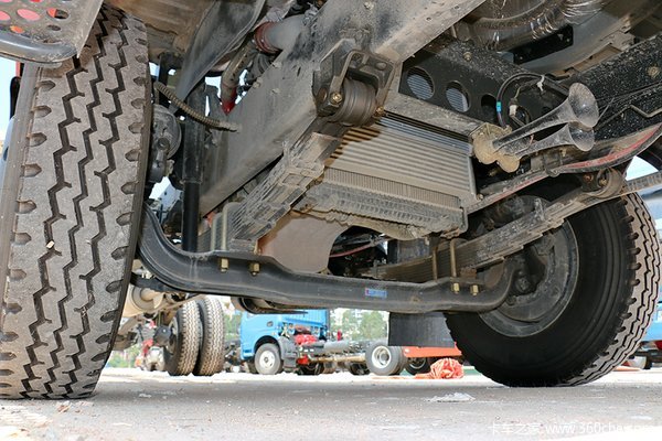 7米排半厢式载货车底盘(dfa5120xxyl15d7ac)底盘图片