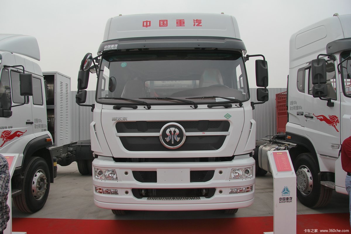 中国重汽 斯太尔D7B重卡 430马力 6X2 LNG牵引车