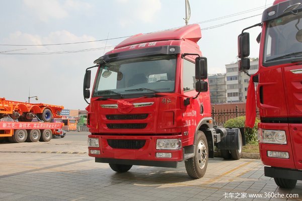 龙V牵引车济南市火热促销中 让利高达1.3万