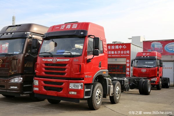 青岛解放 悍V 2.0 220马力 6X2 7.9米栏板载货车(CA1254PK2L5T3E5A80)
