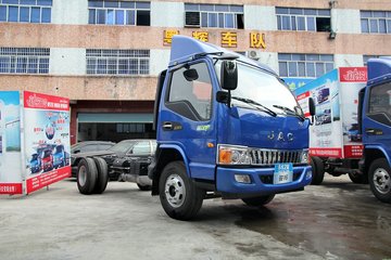 江淮 骏铃中卡 160马力 4X2 4.15米单排载货车底盘 卡车图片